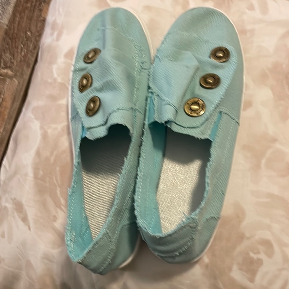 NWOT sneakers